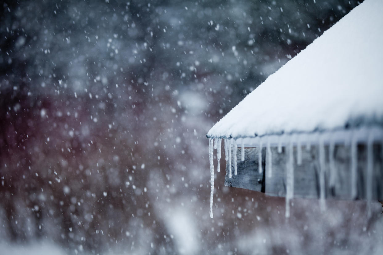 An Iowa meteorologist issued a viral warning against eating icicles. (Photo: Getty Images)