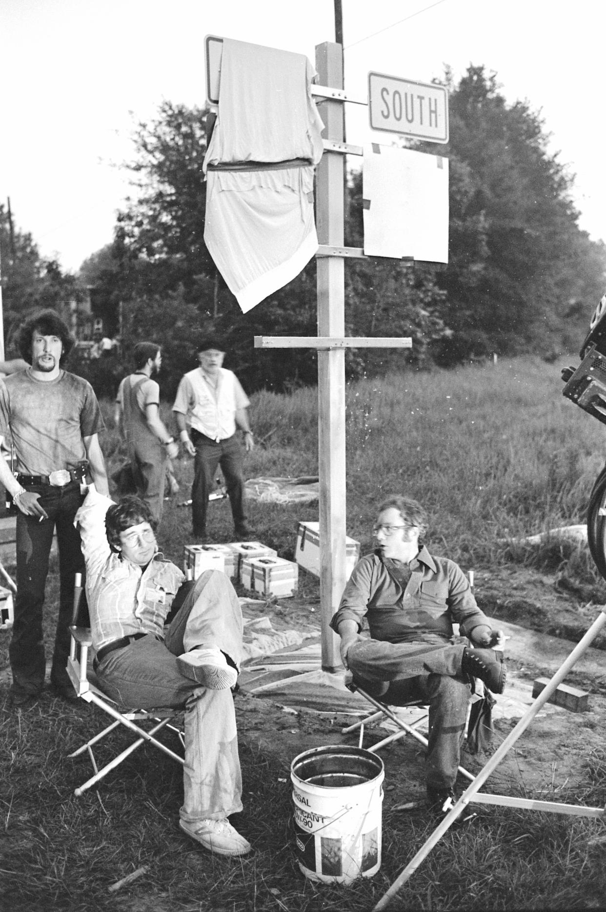 Spielberg and Dreyfus in between shots on the Close Encounters set. (Courtesy Insight Editions)