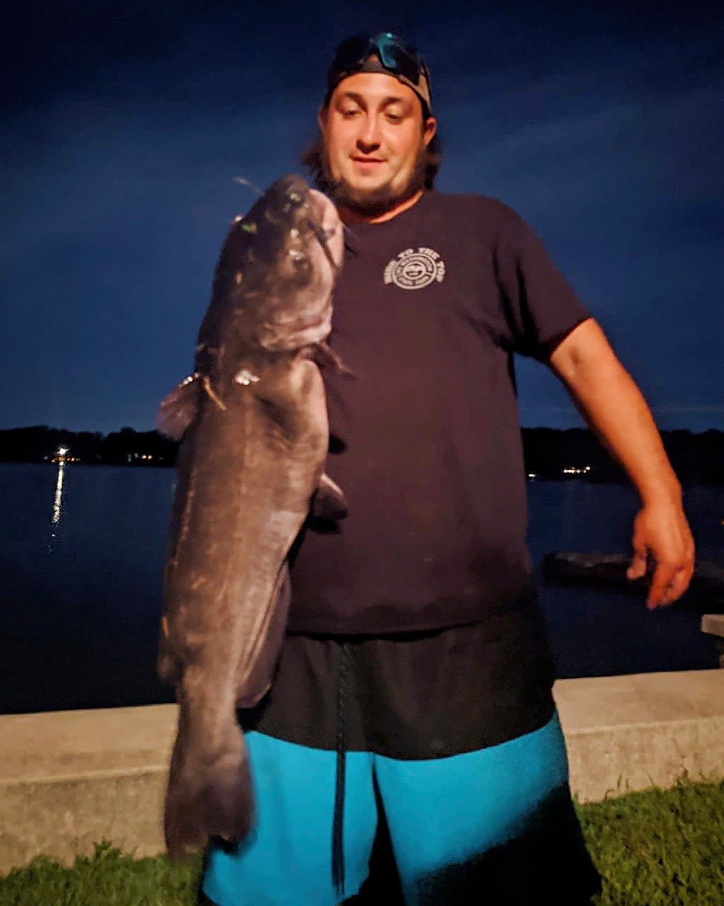 Record Catfish Catch (ASSOCIATED PRESS)