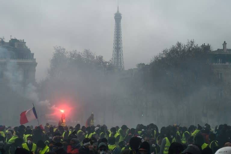 France braces for fresh violence on Saturday following chaos in Paris last weekend