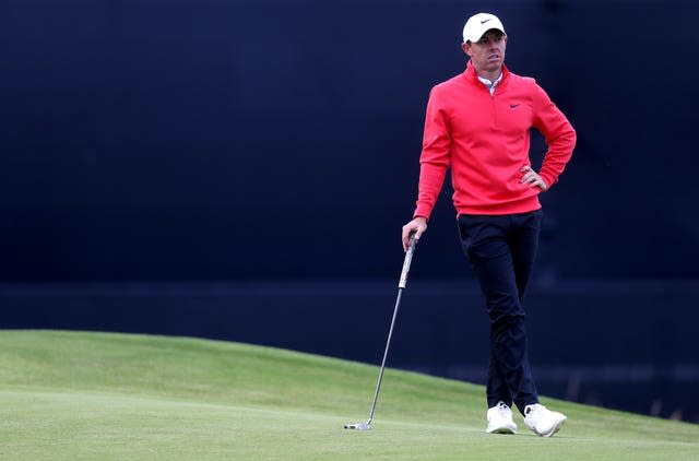 Rory McIlroy leans on his putter