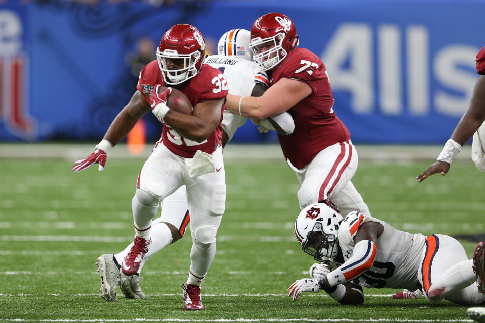 Jan. 2, 2017; New Orleans, Louisiana; Oklahoma Sooners running back <a class="link " href="https://sports.yahoo.com/nfl/players/30227" data-i13n="sec:content-canvas;subsec:anchor_text;elm:context_link" data-ylk="slk:Samaje Perine;sec:content-canvas;subsec:anchor_text;elm:context_link;itc:0">Samaje Perine</a> (32) looks for running room against the Auburn Tigers in the third quarter of the 2017 Sugar Bowl at the Mercedes-Benz Superdome. Chuck Cook-USA TODAY Sports