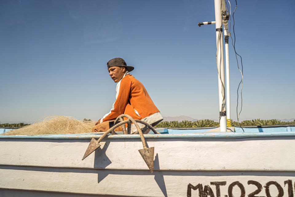 Image: A fisherman from the Cucapa indigenous people, during preparations to sail, in El Zanjon, Baja California, April 2021. (Alejandro Cegarra)