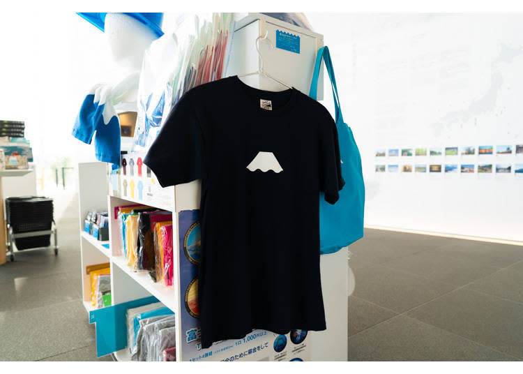 「富士山T-Shirt（富士山いただきTシャツ）」（兒童尺寸 1件1500日圓・不含稅、S〜XL 1件1600日圓・不含稅）　製造商：アドライン