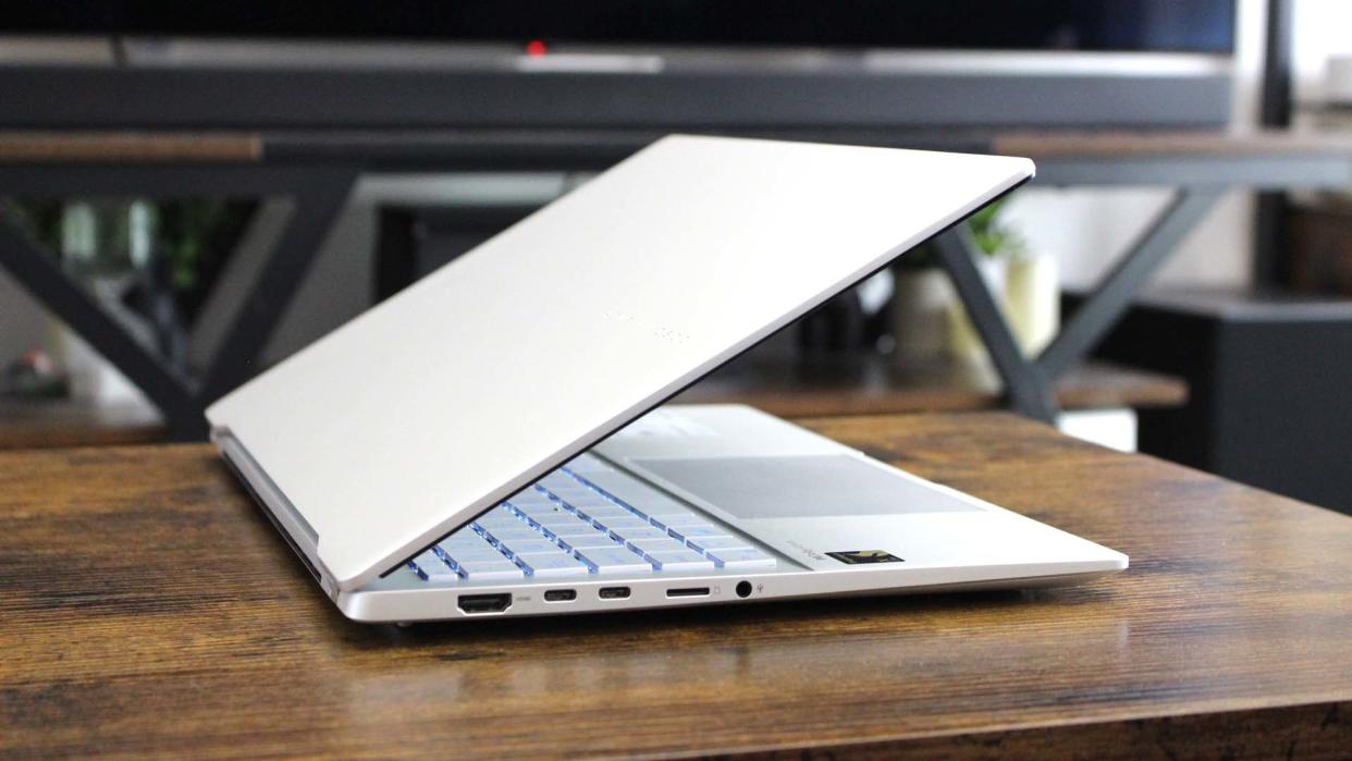  ASUS VivoBook S 15. 