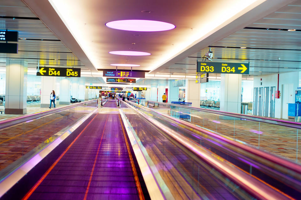 Platz eins geht wie bereits in den zwei Jahren zuvor an den Singapore Changi Airport – einmal mehr wurde er zum weltweit besten Flughafen gekürt. Zur Kundenzufriedenheit tragen sicherlich auch so ungewöhnliche Einrichtungen wie ein Schmetterlingsgarten und ein Swimmingpool auf dem Dach bei.