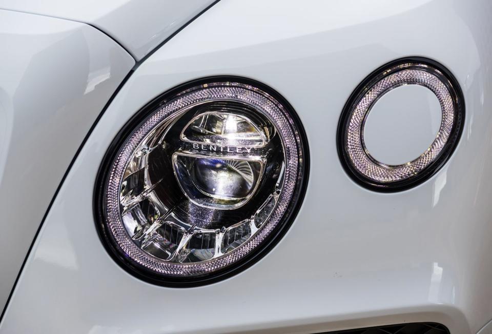 View Photos of the 2019 Bentley Bentayga V8