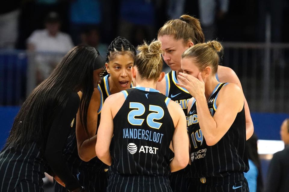 Candace Parker (second from left) speaks to her Chicago Sky teammates.