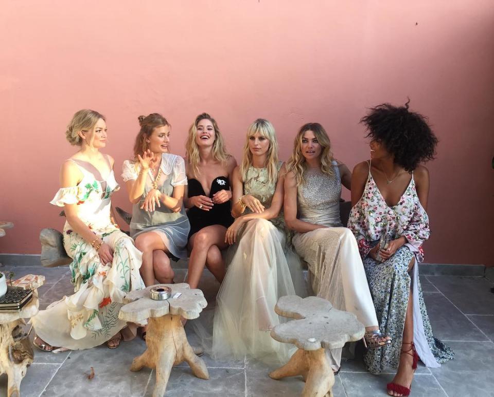 <p>The models got together to celebrate Doutzen’s involvement in the event with her <a rel="nofollow noopener" href="http://www.knotonmyplanet.org/" target="_blank" data-ylk="slk:#knotonmyplanet;elm:context_link;itc:0;sec:content-canvas" class="link ">#knotonmyplanet</a> campaign. (Photo: Instagram/lindsellingson) </p>