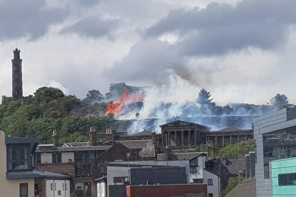 Calton Hill on flames (Twitter/ ( @CATRl0NA))