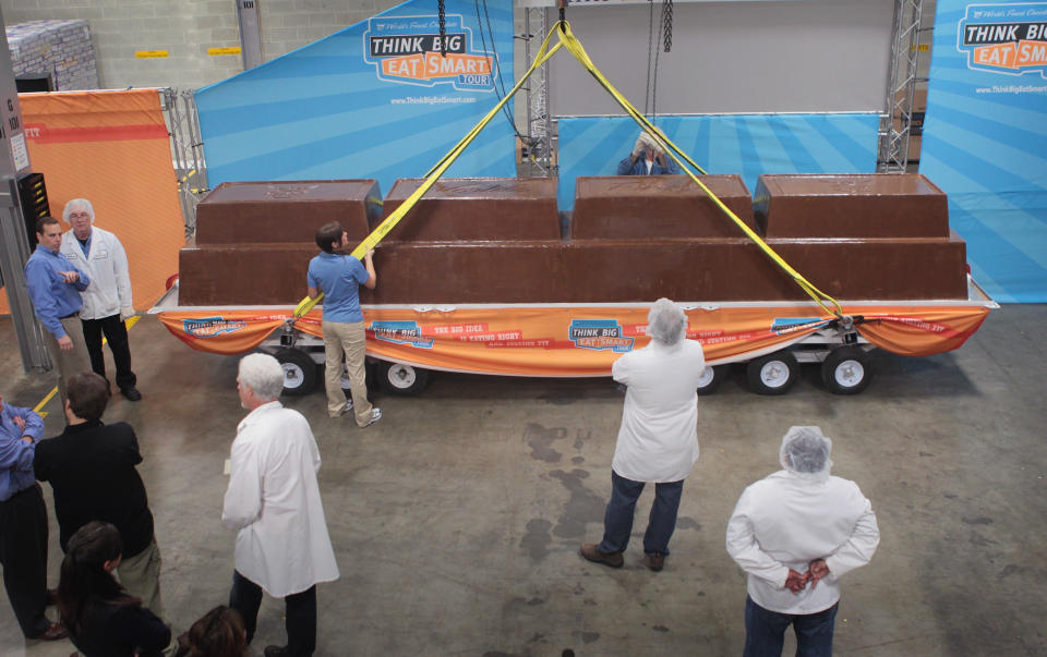 Workers at the World’s Finest Chocolate company weigh what they hope will be a world record chocolate bar on 13 September in Chicago, Illinois. The candy bar, weighing 12,190 pounds, standing nearly 3 feet high and measuring 21 feet long beat the previous record chocolate bar by more than a ton.