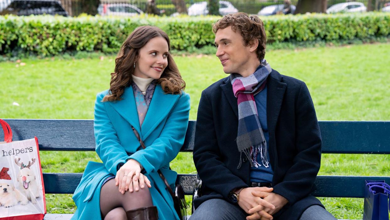 christmas in notting hill star footballer graham savoy has always been too busy for love, but when he comes home to notting hill for christmas, he changes his mind after meeting georgia right – a visiting american and the one person who has no idea who he is photo sarah ramos, william moseley