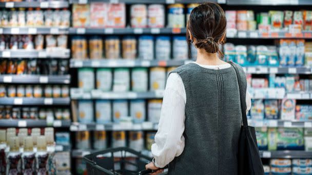 PHOTO: A woman holds a shopping cart in grocery store. (STOCK PHOTO/Getty Images)