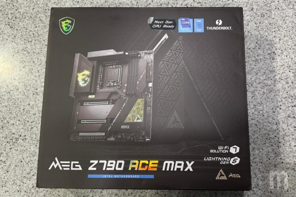 ▲微星MEG Z790 Ace Max主機板標榜更簡單安裝，並且對應24+1+2相供電、本身以鋁合金背板打造，並且以可降低雜訊干擾與電子噪訊的SMT技術焊接元件，並且透過鋁合金上蓋與加大散熱片面積設計，讓主機板在處理器高效能運作時維持穩定，同時也支援雙2.5G網路孔，更預先加入Wi-Fi 7無線網路連接規格，藉此對應新一代網路連接需求