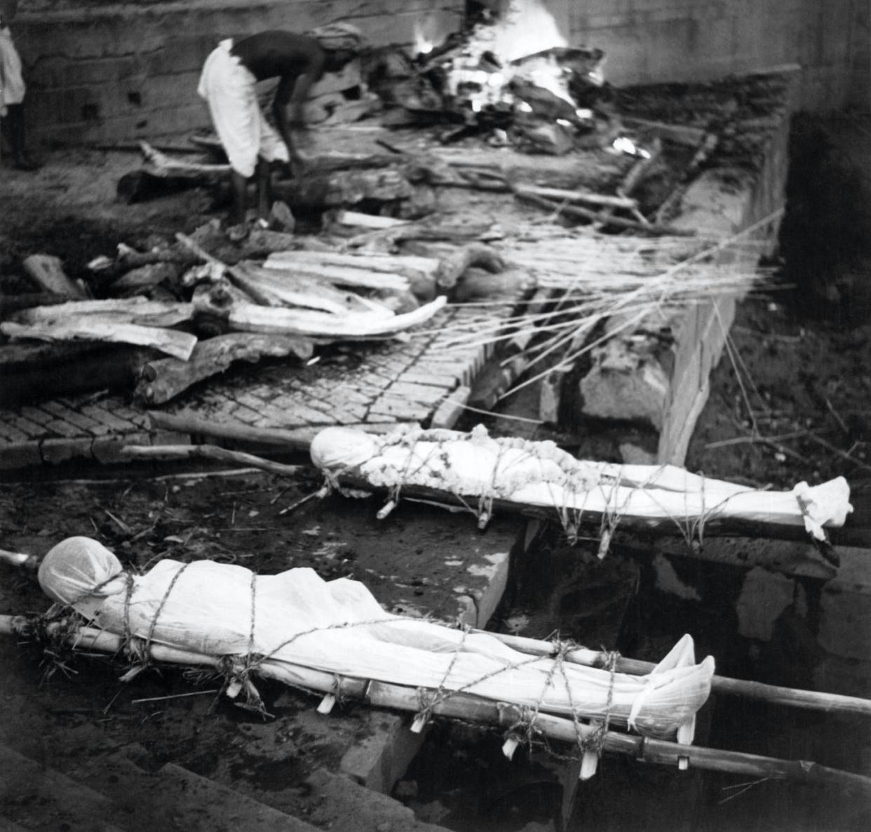 <span class="caption">Cremation on the banks of the Ganges river, India.</span> <span class="attribution"><a class="link " href="https://www.gettyimages.com/detail/news-photo/crémation-sur-les-bords-du-gange-à-benarès-inde-circa-1920-news-photo/833384176?adppopup=true" rel="nofollow noopener" target="_blank" data-ylk="slk:Keystone-France via Getty Images;elm:context_link;itc:0;sec:content-canvas">Keystone-France via Getty Images</a></span>