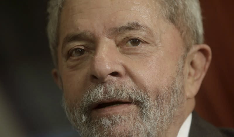 L'ancien président brésilien Luiz Inacio Lula da Silva a été désigné mercredi au poste de chef du secrétariat du gouvernement, ce qui devrait lui offrir un certain degré de protection face à l'enquête qui le vise pour blanchiment d'argent. /Photo prise le 3 décembre 2015/REUTERS/Ricardo Moraes