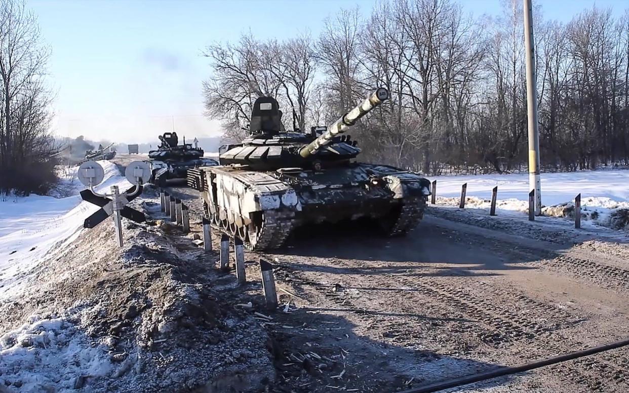 This handout video grab released by the Russian Defence Ministry on February 15, 2022, shows Russian tanks leaving for Russia after joint exercises of the armed forces of Russia and Belarus as part of an inspection of the Union State's Response Force, at a firing range near Brest. - Russia said on February 15, 2022 it was pulling back some of its forces near the Ukrainian border to their bases, in what would be the first major step towards de-escalation in weeks of crisis with the West. The move came amid an intense diplomatic effort to avert a feared Russian invasion of its pro-Western neighbour and after Moscow amassed more than 100,000 troops near Ukraine's borders. (Photo by Handout / Russian Defence Ministry / AFP) / RESTRICTED TO EDITORIAL USE - MANDATORY CREDIT "AFP PHOTO / RUSSIAN DEFENCE MINISTRY" - NO MARKETING - NO ADVERTISING CAMPAIGNS - DISTRIBUTED AS A SERVICE TO CLIENTS (Photo by HANDOUT/Russian Defence Ministry/AFP via Getty Images) - HANDOUT /AFP 