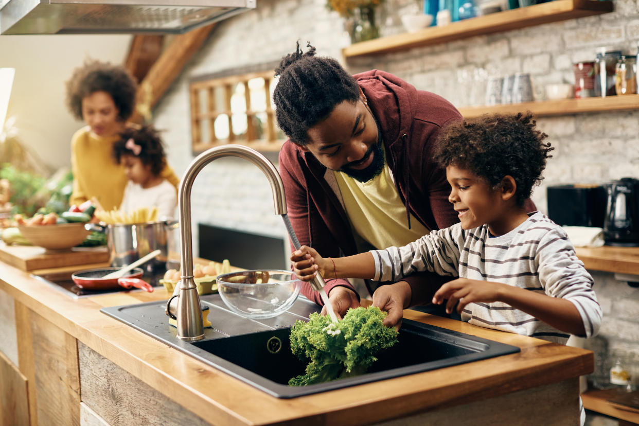 Dividing up the labour at home is important to keeping healthy relationships and ensuring no one feels isolated in a family. (Photo via Getty Images)