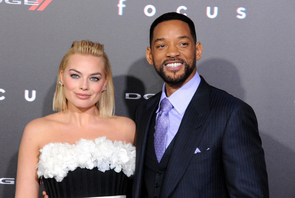 HOLLYWOOD, CA - 24 DE FEBRERO: (L-R) La actriz Margot Robbie y el actor Will Smith llegan al estreno mundial de Warner Bros. Pictures 'Focus' en Los Ángeles en el Teatro Chino TCL el 24 de febrero de 2015 en Hollywood, California. (Foto por Barry King/FilmMagic)