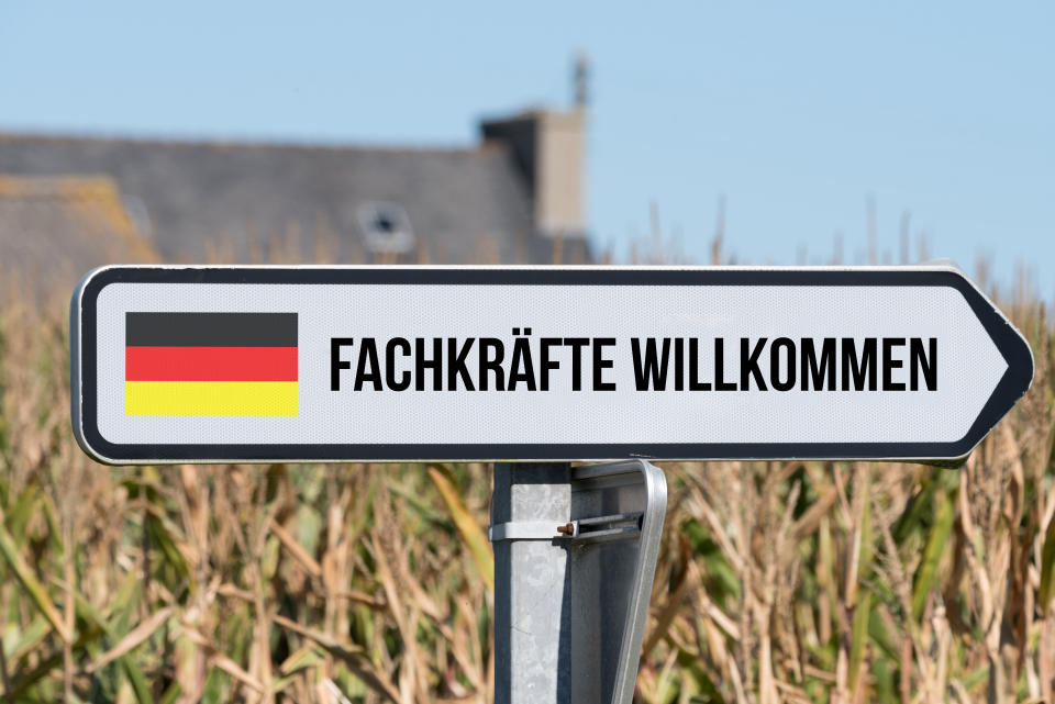 Alemania lo tiene claro y dará la bienvenida a los trabajadores extranjeros cualificados, incluso de fuera de la Unión Europea, para cubrir todas las vacantes que necesita su industria. Foto: Getty Image. 