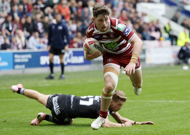 Jack Farrimond scoring a try