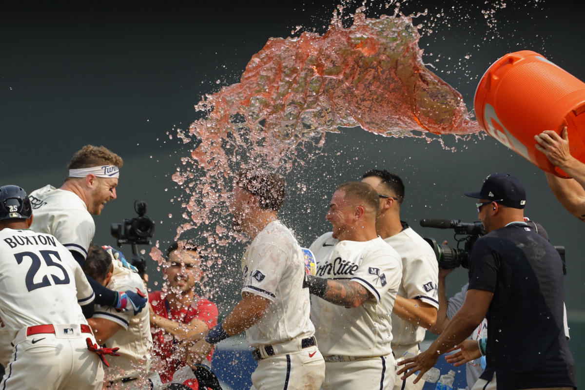 Twins scratch Castro and Gallo from lineup because of pinkeye