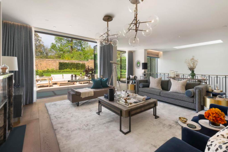 The living room of a Holland Park pad. Photo: Knight Frank