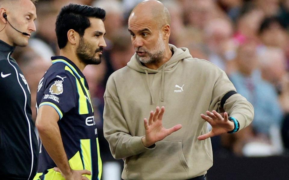 Pep Guardiola gives instructions to Ilkay Gundogan