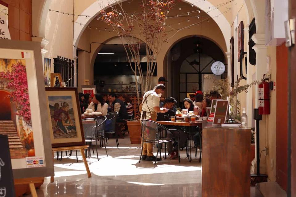 galerías de arte y comida