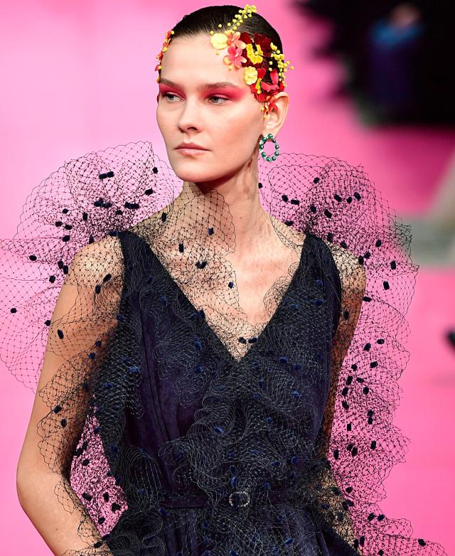 Valentino Spring 2019 Couture: Feather Eyelashes and Floral Face Paint by  Pat McGrath