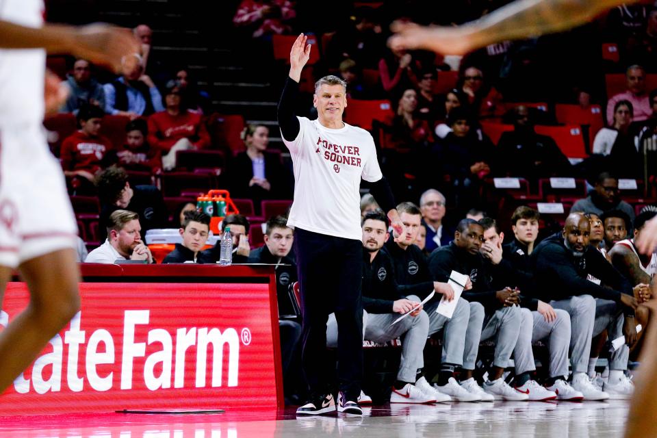 Porter Moser (center) and Rodney Terry battled each other in the Big 12 before they became head coaches at OU and Texas.