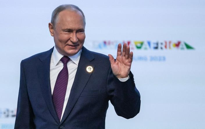 Vladimir Putin told African leaders that he respected their peace plan for Ukraine and was studying the proposals
