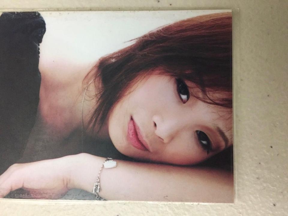 席耶娜擔任日式酒店小姐時的宣傳照。（席耶娜提供）
