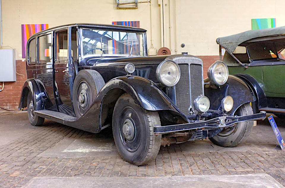 <p>Known as the V 26, the British Daimler company’s <strong>3.8-litre</strong> straight eight was fitted to the Twenty-Five luxury model, and to the Hooper-bodied limousine delivered to <strong>King George V</strong> in autumn 1935. Its capacity was soon raised to <strong>4.6 litres</strong>, and a new <strong>3.4-litre</strong> engine was developed for the sporty <strong>Light Straight Eight</strong>.</p><p>Daimler was one of the few manufacturers to maintain an interest in the layout after the Second World War, eventually abandoning it shortly before Packard and Pontiac in 1953.</p>
