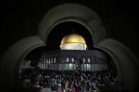 Palestinians pray on Laylat al-Qadr amid tensions in Jerusalem