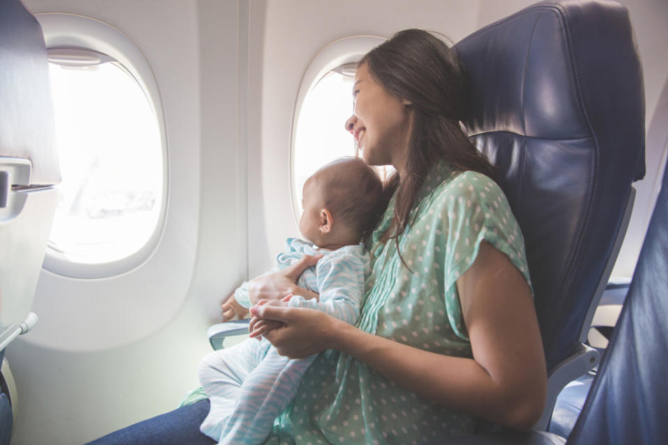 小孩在機上哭鬧，時常造成同機旅客困擾。（示意圖：shutterstock／達志）