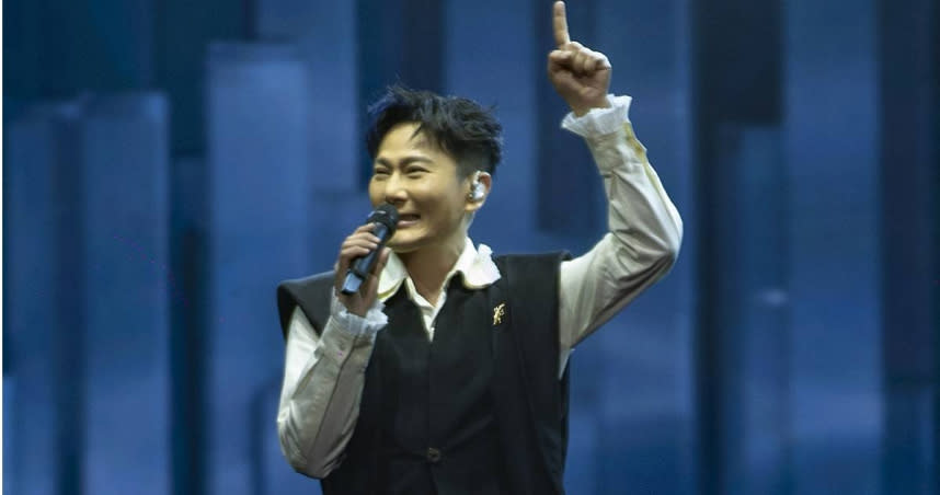 「情歌王子」張信哲（Jeff）於昨（17日）起一連兩天唱進北京，舉辦《未來式2.0世界巡迴演唱會》。（圖／潮水音樂提供）