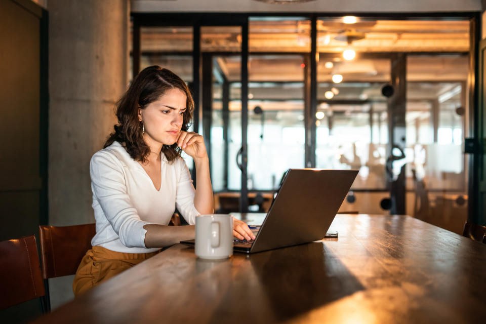 Frustriert im Job? Wann ihr über eine berufliche Neuorientierung nachdenken solltet. - Copyright: getty images