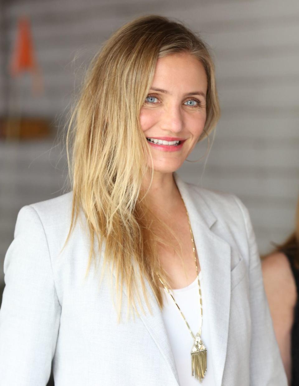 <p>If your hair is on the straighter side, don't worry—it doesn't have to be pin-straight! Take a page out of actress <strong>Cameron Diaz's</strong> book and add some <a href="https://www.goodhousekeeping.com/beauty-products/g33824728/best-mousse-for-curly-hair/" rel="nofollow noopener" target="_blank" data-ylk="slk:mousse;elm:context_link;itc:0;sec:content-canvas" class="link ">mousse</a> to give it a volume boost.</p><p><a class="link " href="https://go.redirectingat.com?id=74968X1596630&url=https%3A%2F%2Fwww.nordstrom.com%2Fs%2Fmoroccanoil-volumizing-mousse%2F3643701&sref=https%3A%2F%2Fwww.goodhousekeeping.com%2Fbeauty%2Fhair%2Fg2553%2Fhairstyles-for-thin-hair%2F" rel="nofollow noopener" target="_blank" data-ylk="slk:SHOP VOLUMIZING MOUSSE;elm:context_link;itc:0;sec:content-canvas">SHOP VOLUMIZING MOUSSE</a></p>