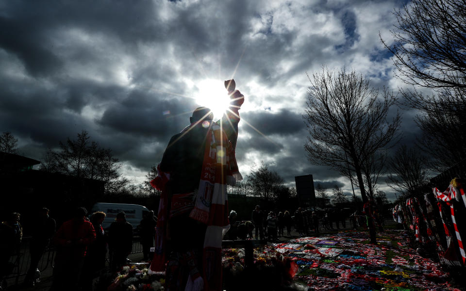 Football fans pay their respects in memory of Gordon Banks at the bet365 Stadium ahead of the former Stoke City and England goalkeeping legend's funeral on March 4, 2019 in Stoke, England. (Photo: Matthew Lewis/Getty Images)