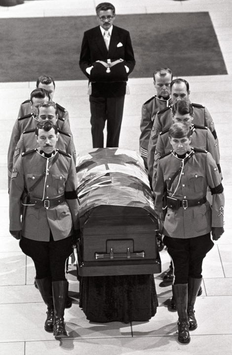 The casket of former Prime Minister John Diefenbaker is carried by members of the RCMP during his state funeral, Aug 19, 1979.  THE CANADIAN PRESS/Peter Bregg