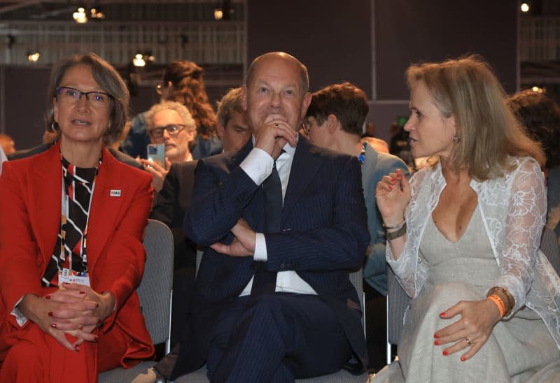 Scholz stresses Germany's support against HIV at Munich conference