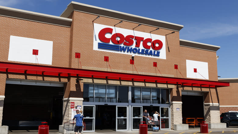 Costco storefront 