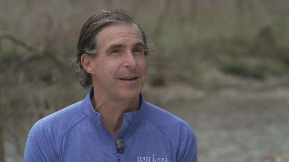 PHOTO: Walk with a Doc founder Dr. David Sabgir and board member Chaun Hightower walk through Rock Creek National Park in Washington, D.C. (Paul Dougherty/ABC News)