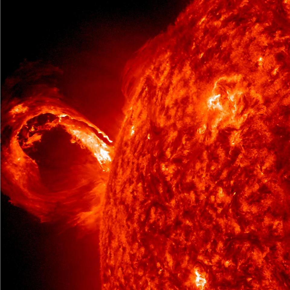Ηλιακή στεφανιαία εκτόξευση μάζας, ηλιακή έκλαμψη
