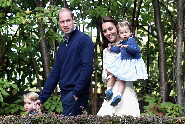 Kate y William sólo han pasado una noche lejos de sus polluelos, cuando pernoctaron en Yukón, el resto del tiempo han regresado a la Casa de Gobierno.