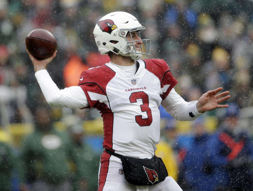 Arizona Cardinals quarterback Josh Rosen passes the ball during the first half of an NFL football game against the Green Bay Packers Sunday, Dec. 2, 2018, in Green Bay, Wis. (AP Photo/Jeffrey Phelps)