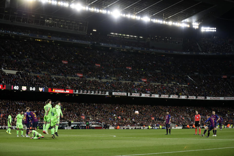 Barcelona forward Philippe Coutinho, right, takes a free kick during a Spanish La Liga soccer match between FC Barcelona and Levante at the Camp Nou stadium in Barcelona, Spain, Saturday, April 27, 2019. (AP Photo/Manu Fernandez)