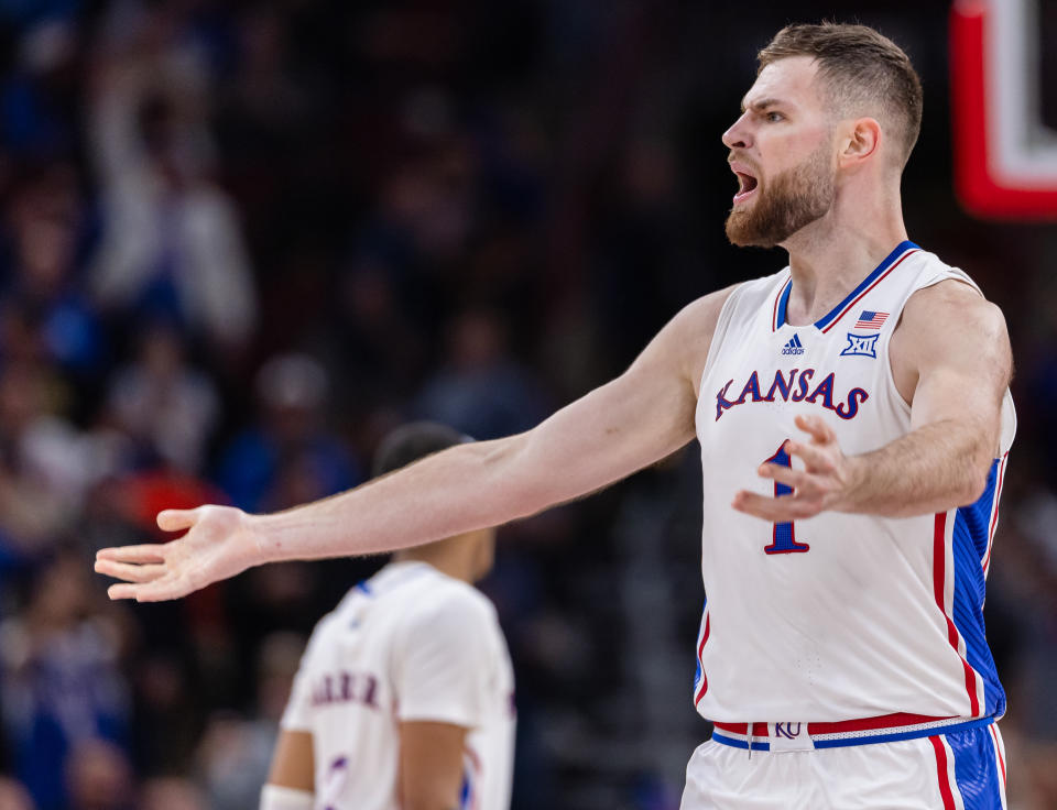 Kansas' Hunter Dickinson is the first player to put up at least 20 points and 20 rebounds against Kentucky in the last 25 seasons.