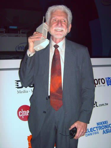 In 2007, Cooper replayed his first cellphone call at a forum in Taiwan.